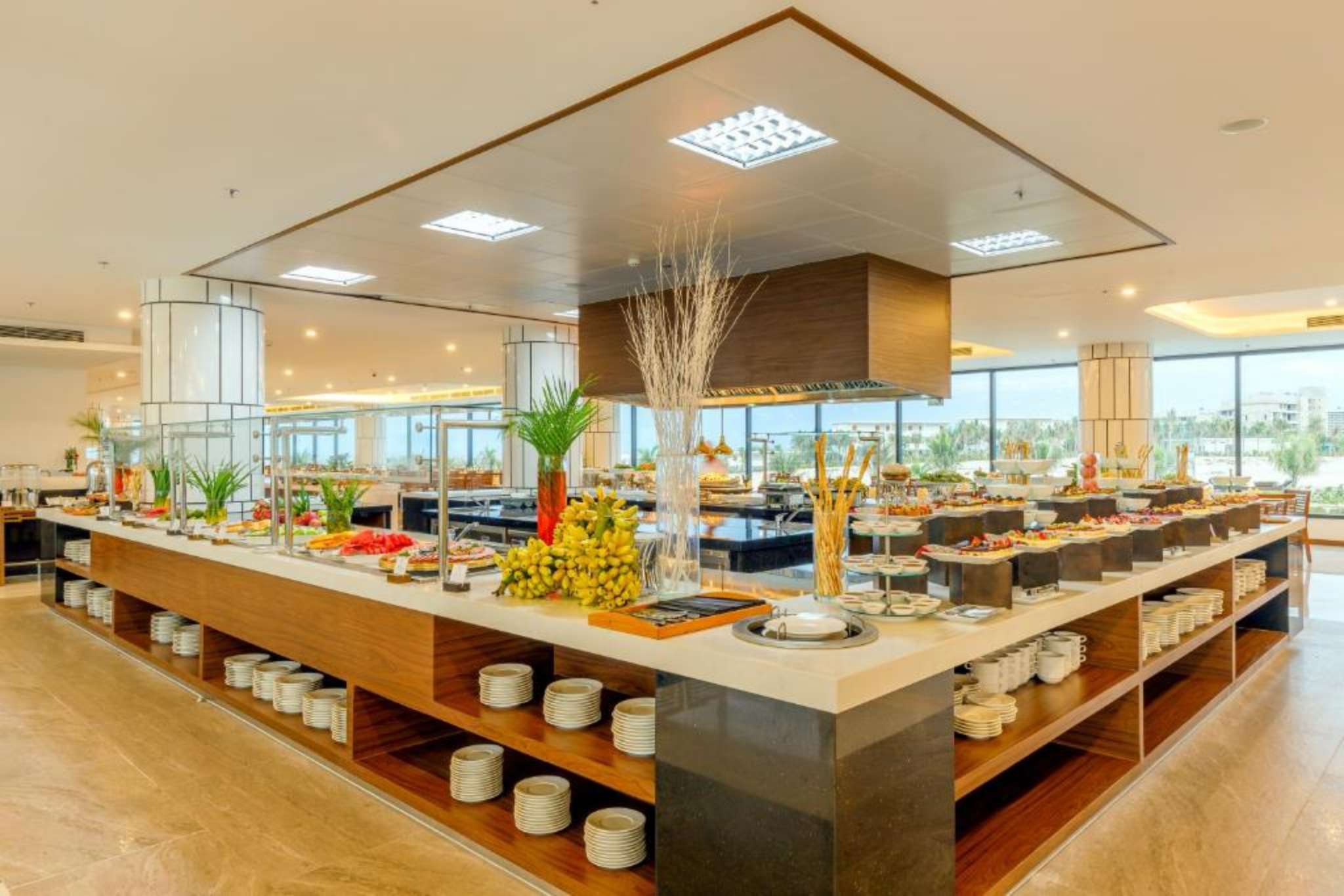 Không gian nhà hàng tại Selectum Noa Resort Cam Ranh
